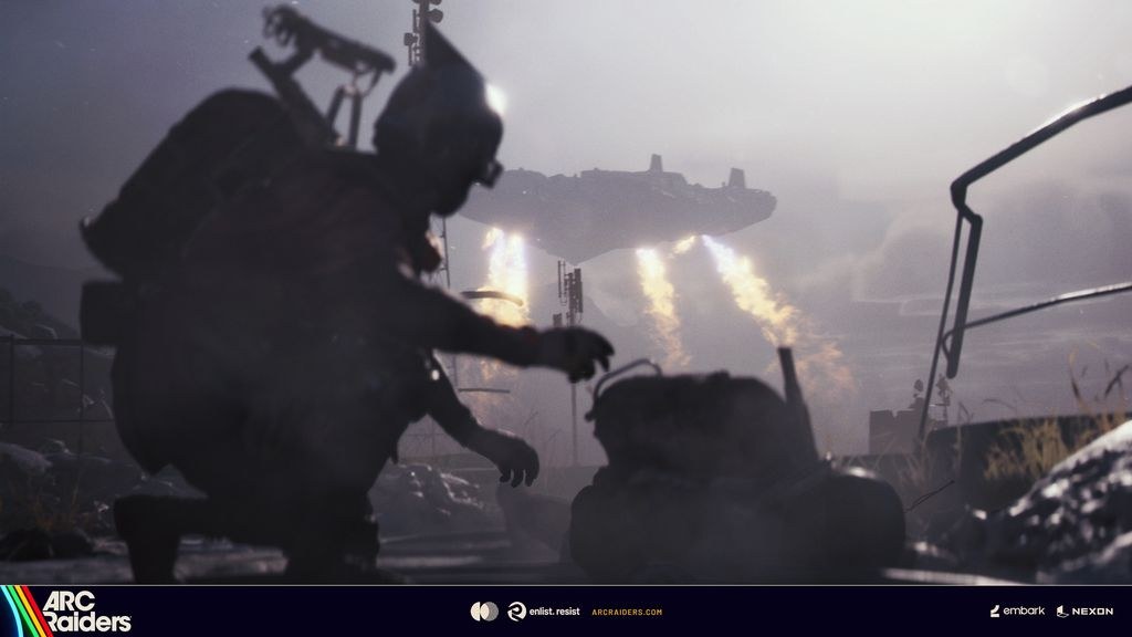 Un raider frente a una gran máquina armada en ARC Raiders
