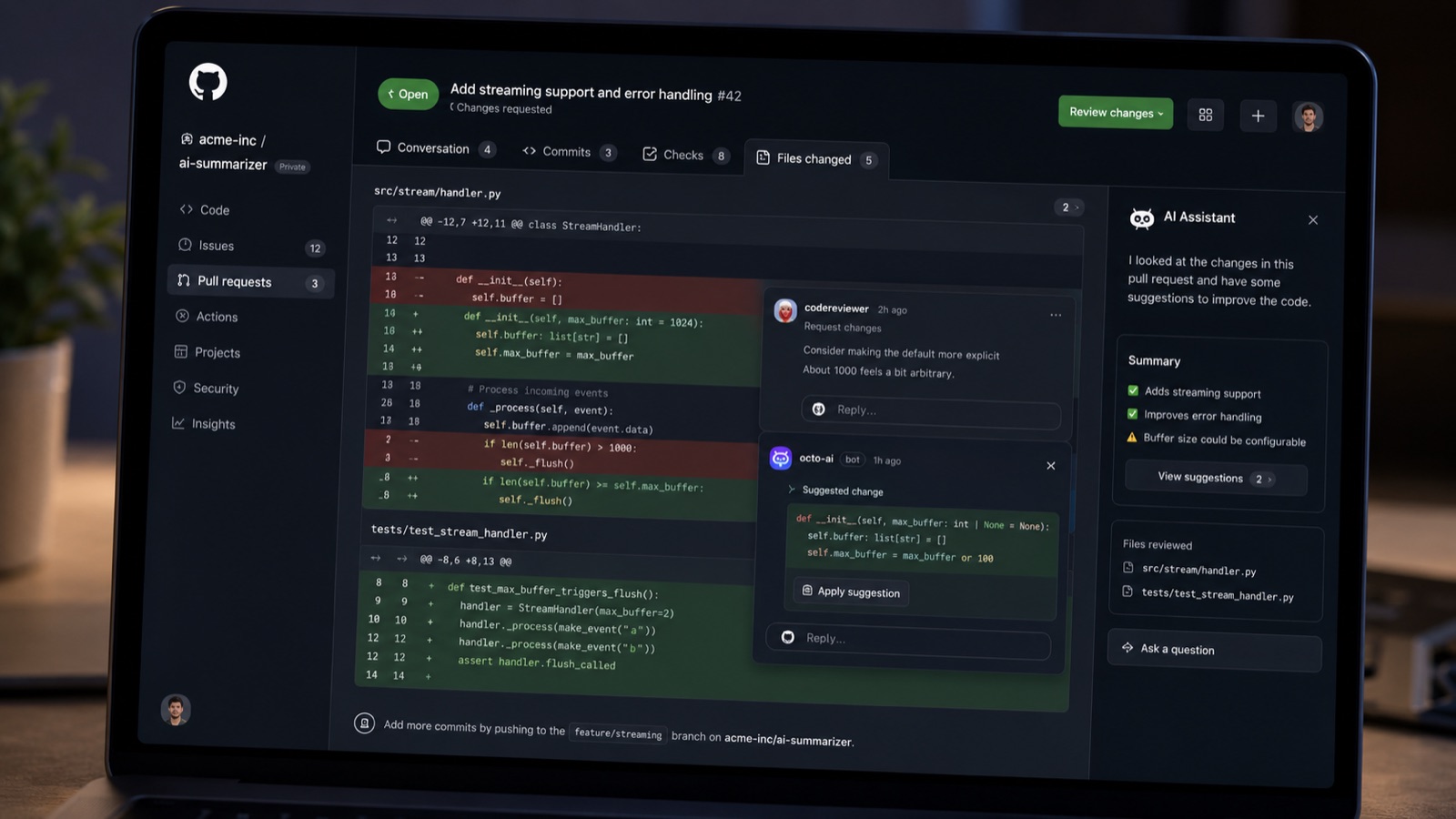 Pull request de GitHub con líneas añadidas, eliminadas y comentarios de revisión