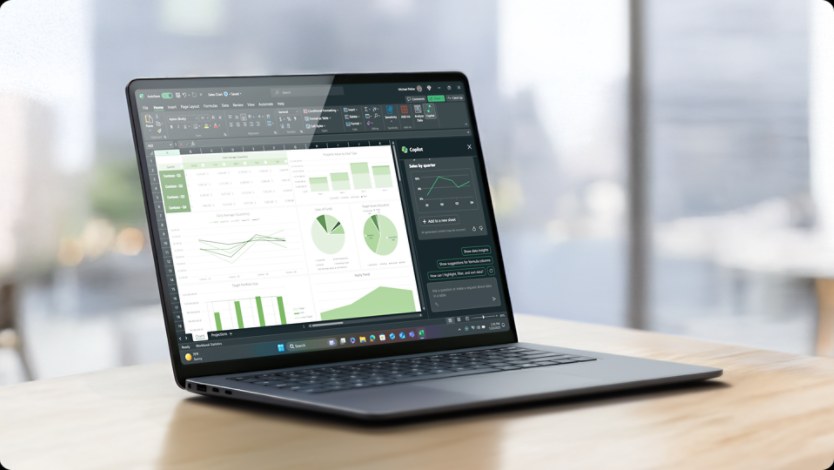 Un Surface Laptop con una hoja de cálculo abierta, imagen ilustrativa del trabajo con Microsoft 365