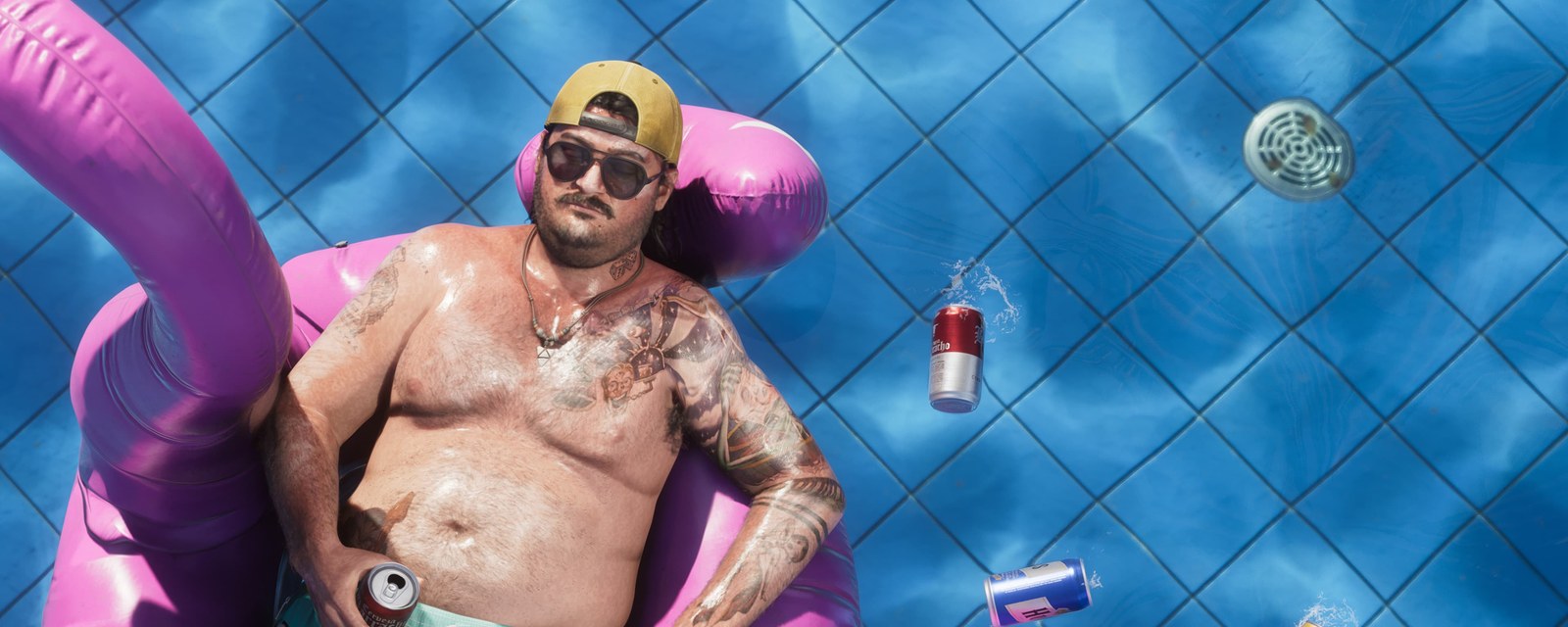 Personaje de GTA VI tumbado en un flotador dentro de una piscina en material oficial de Rockstar