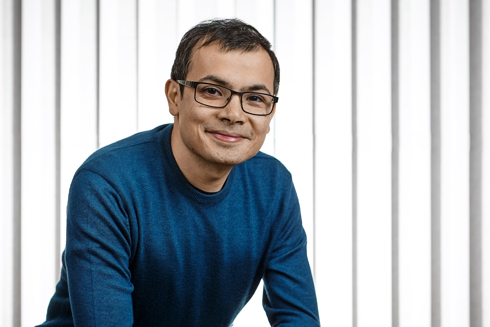 Retrato de Demis Hassabis, cofundador de Google DeepMind