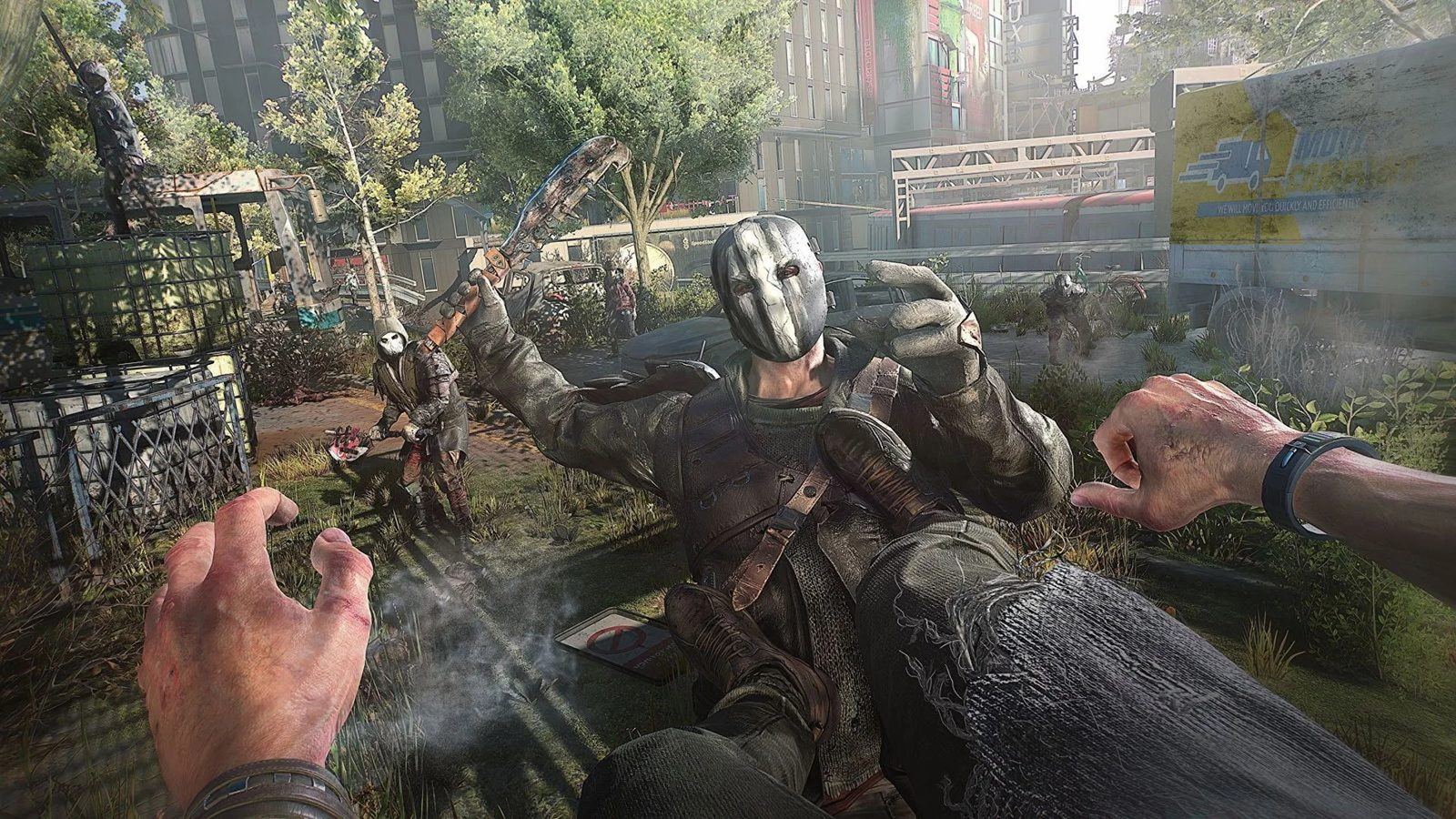 Combate en primera persona contra enemigos enmascarados en un parque de Dying Light 2