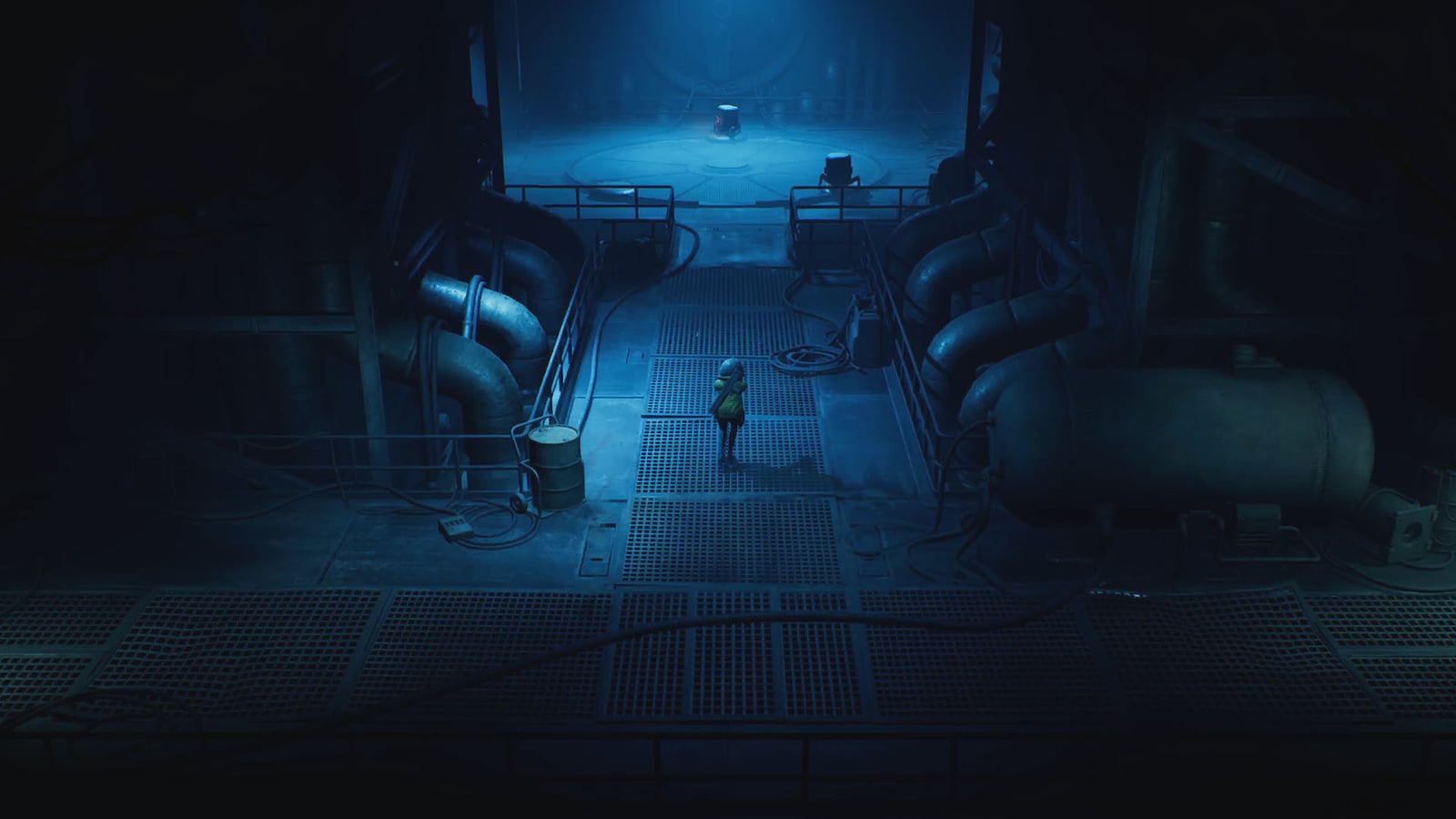 Cel en un pasillo industrial rodeado de tuberías en End of Abyss