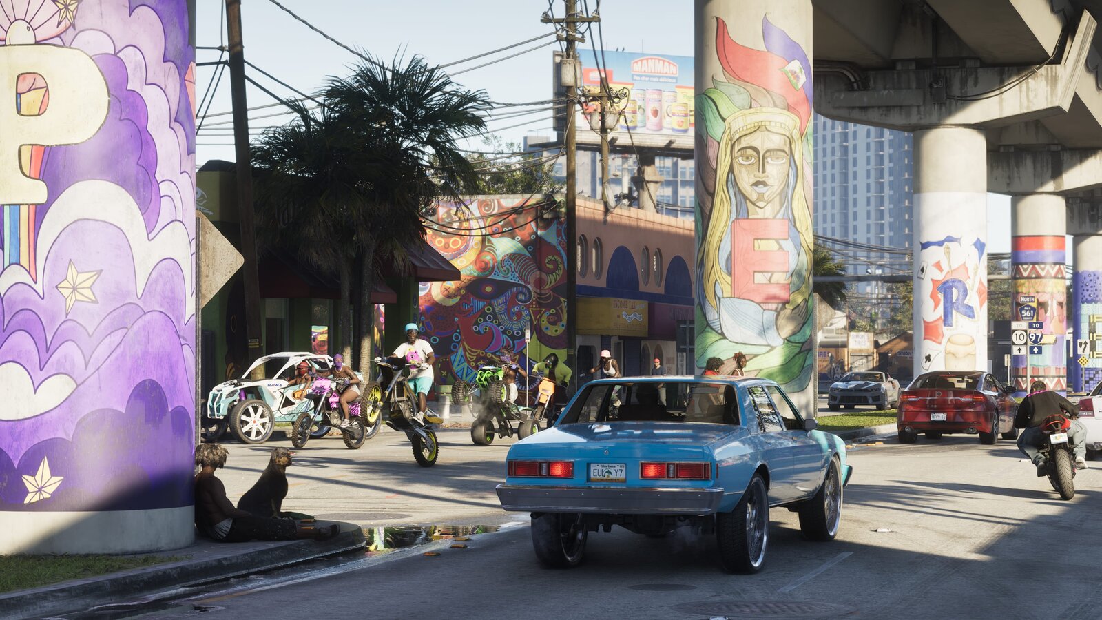 Coches y motos bajo un paso elevado lleno de murales en Vice City, en una captura oficial de GTA VI