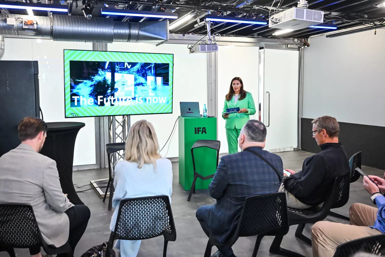 Presentación sobre el futuro de la tecnología durante IFA Warm-Up 2026
