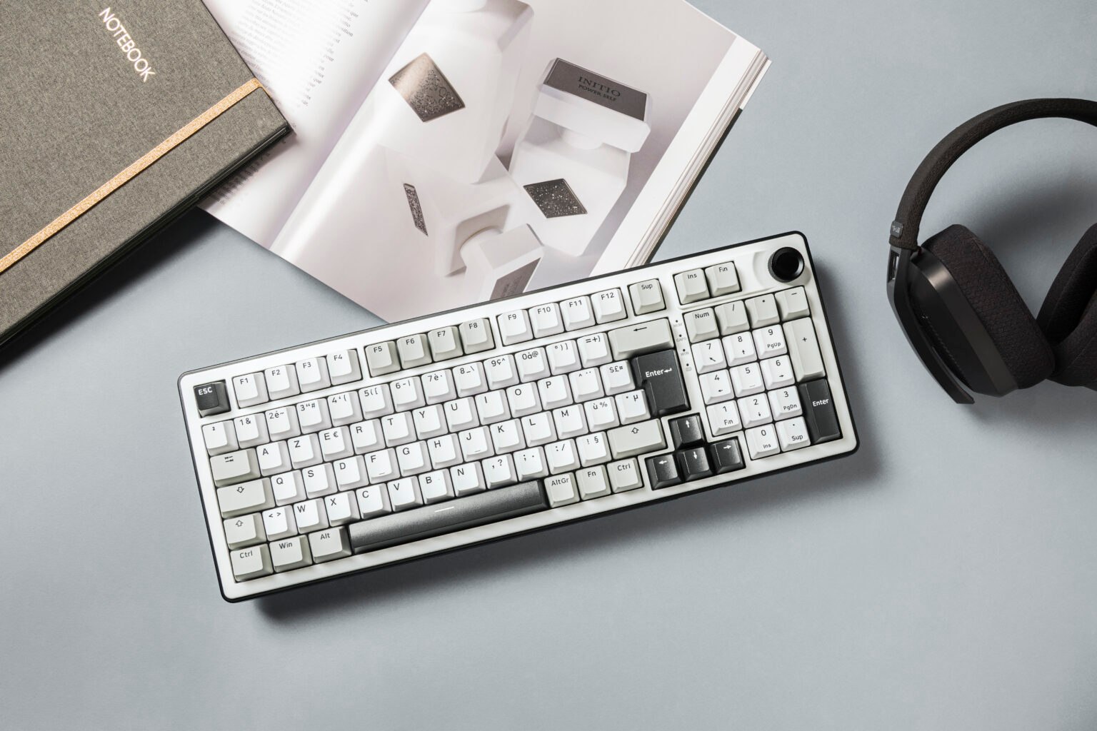 KEYZ ELITE 400 WG blanco con bloque numérico sobre una mesa, unidad AZERTY