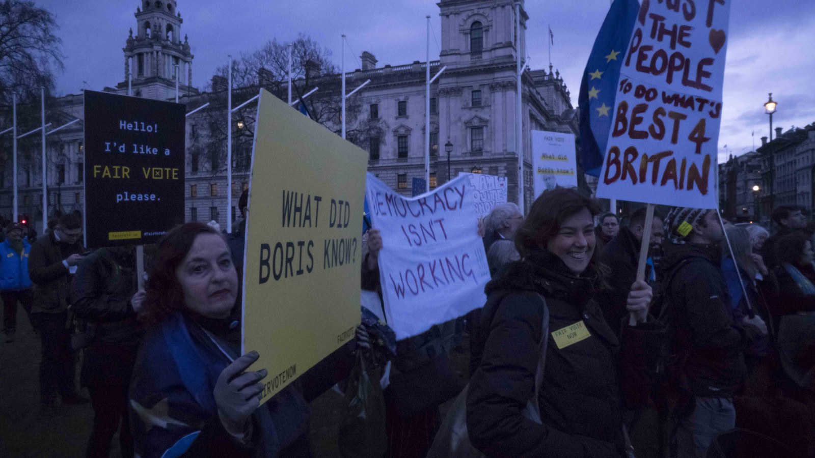 Protesta en Parliament Square, Londres, en marzo de 2018 tras conocerse el uso de datos de Facebook por Cambridge Analytica