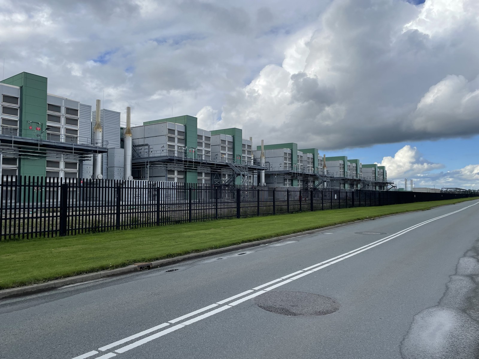 Centro de datos de Microsoft en Middenmeer, Países Bajos, fotografiado en 2023