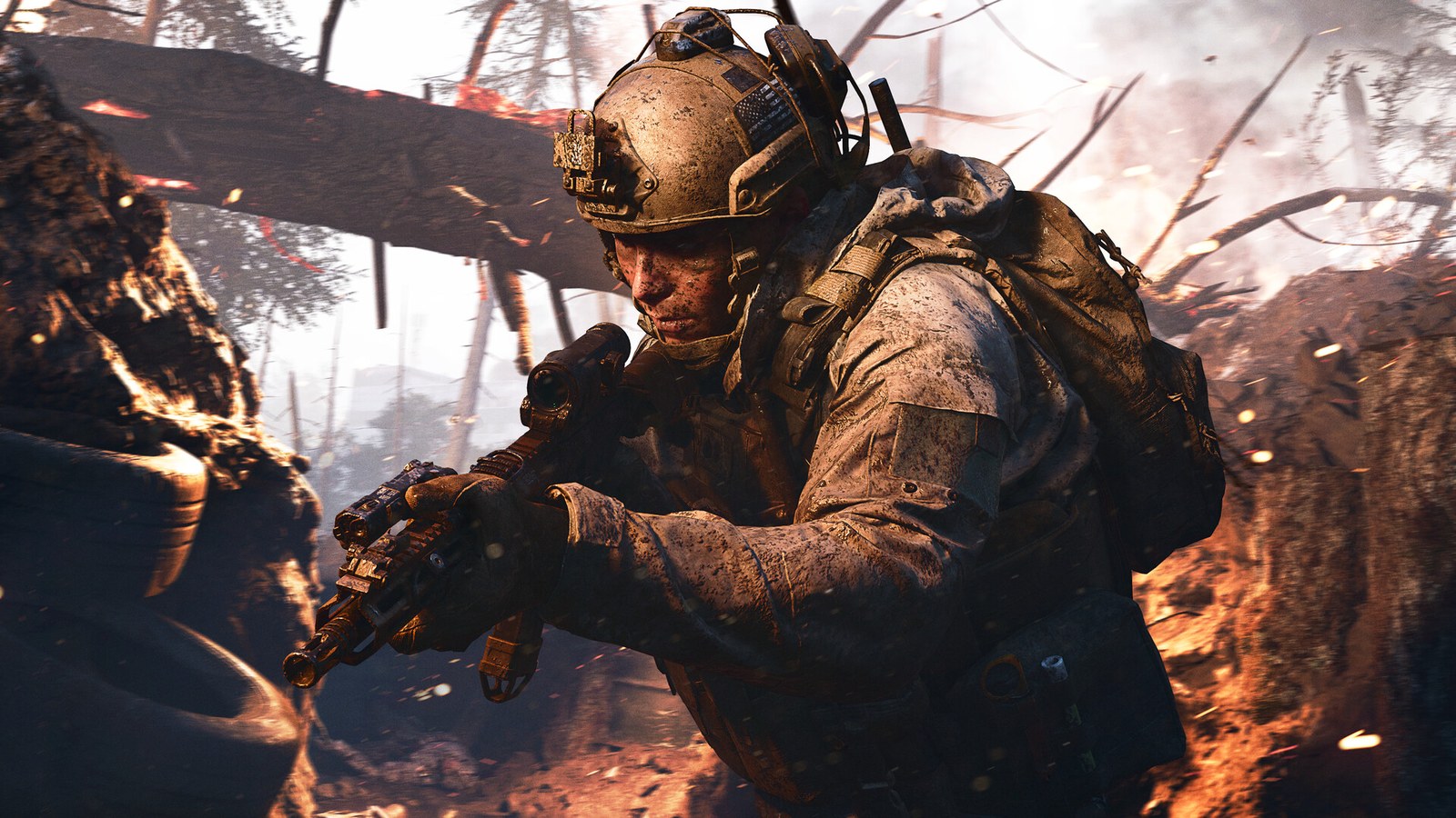 Un soldado con equipo de combate se agacha con su fusil en un bosque en llamas, entre humo y brasas, en Modern Warfare 4