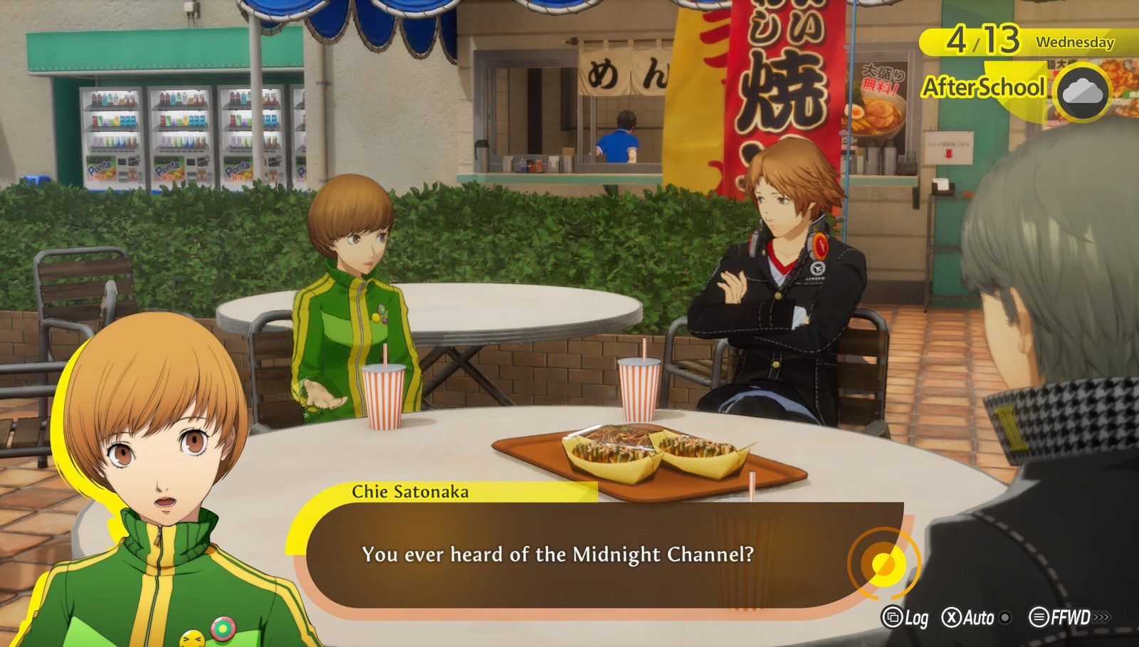 Chie conversa con el protagonista y Yosuke en Persona 4 Revival