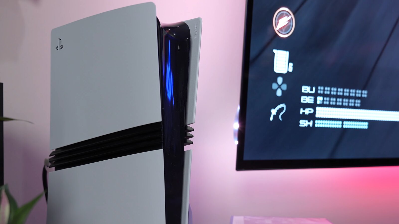 Consola PlayStation 5 Pro fotografiada en un vídeo de análisis