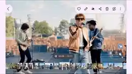 My FanCam automatically tracks a musician while recording a concert