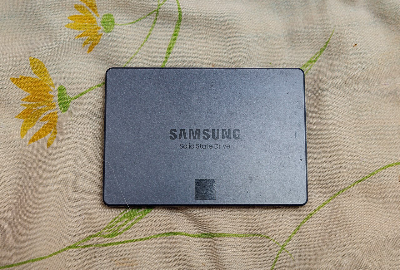 Samsung 870 QVO de 1 TB, un SSD con NAND de cuatro bits