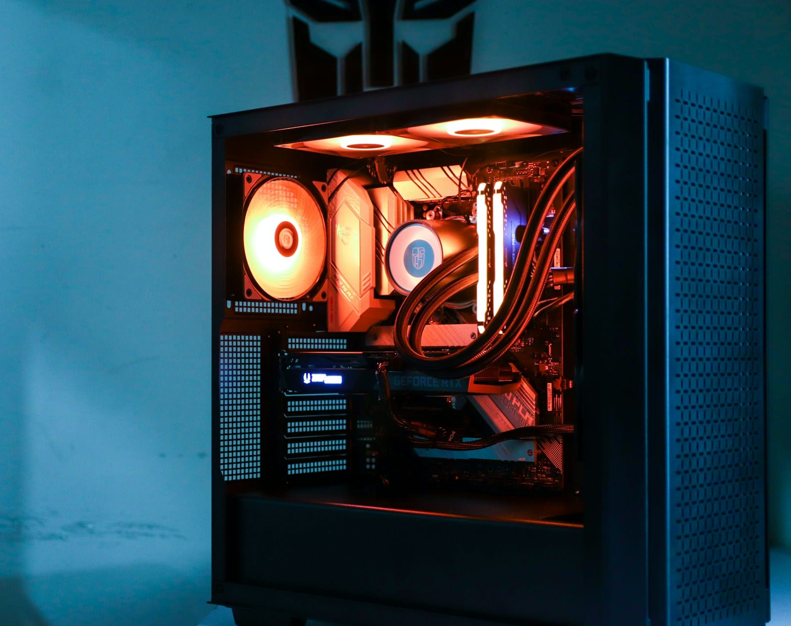 Gaming PC with liquid cooling and case fans